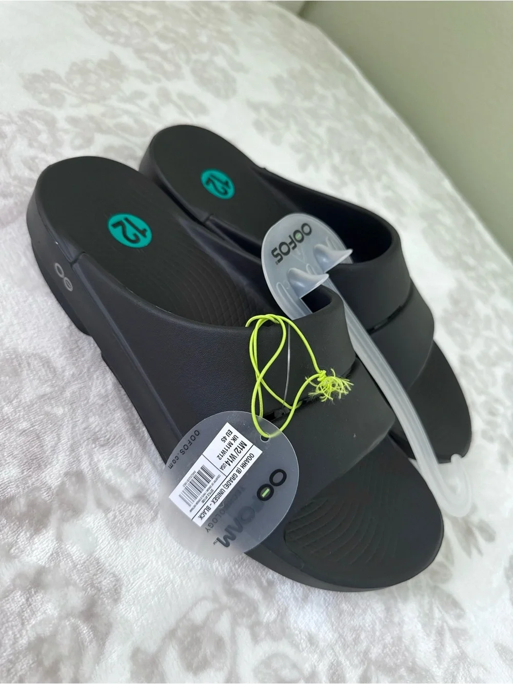 OOFOS comfortable black